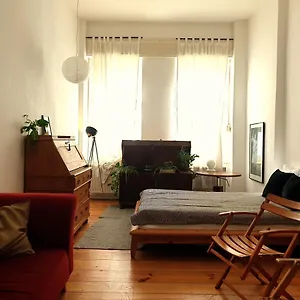 https://2-room-apartment-in-center-friedrichshain.find-berlin-hotels.com